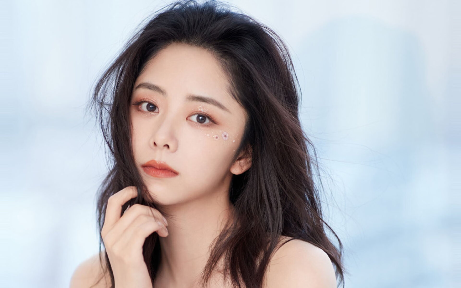 爱游戏体育官方网站-猛龙后卫连续砍分，带领球队逆转胜利，猛龙得分后卫