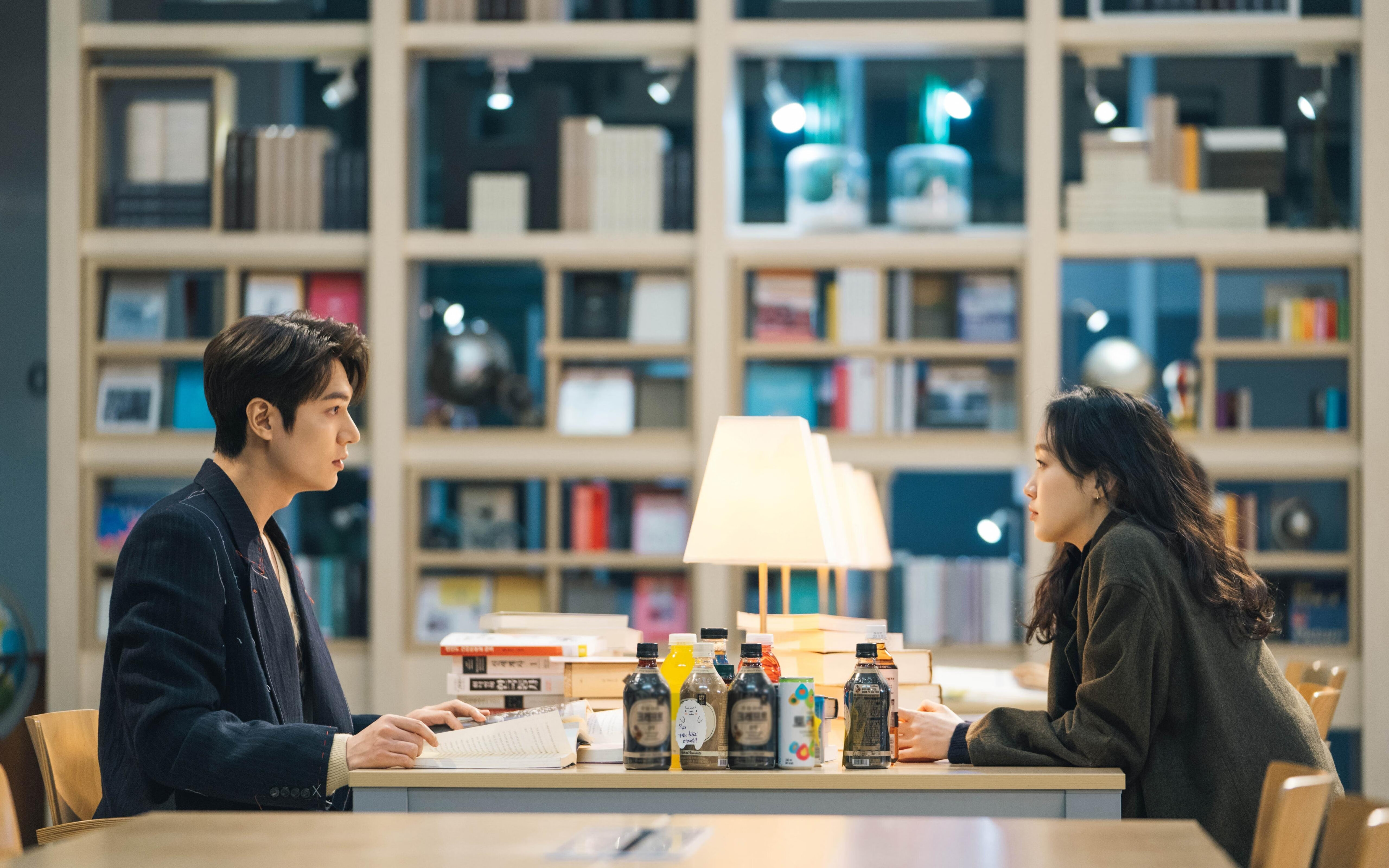 爱游戏娱乐平台-紧张激战！亚冠比赛掀起球迷热情，亚冠比赛集锦