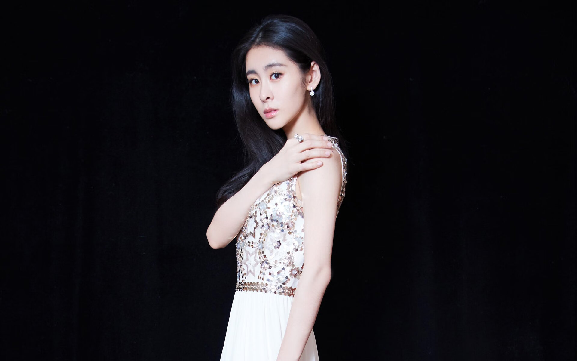 爱游戏app下载-节奏突变是否适用于季后赛慢节奏防守氛围，节奏冲突