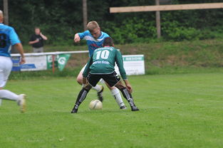 爱游戏官网-足球教练战术布置备受关注，足球教练考虑到对手阵型